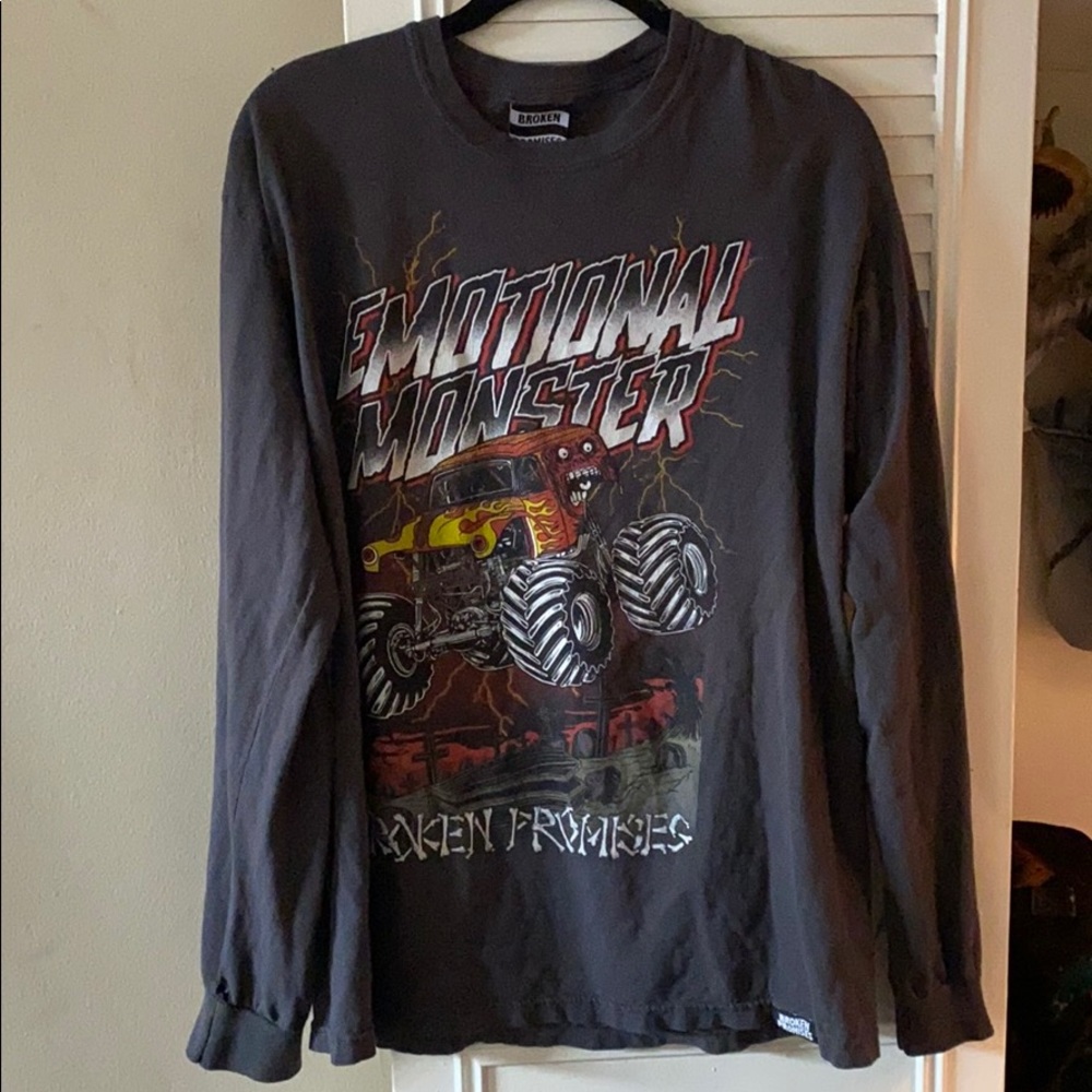 COFFIN JUMP LONG SLEEVE GRAPHIC TEE